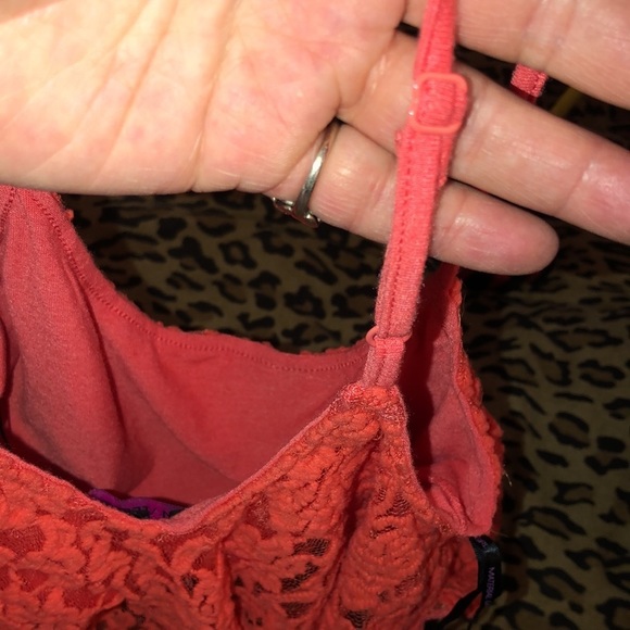 Material GIRL XS cropped coral lace top  w/ adjustable straps attached bandeau - Picture 6 of 7